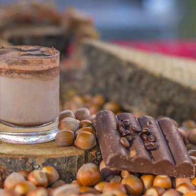 hazelnut , chocolate milk , chocolade bar, raw coffee