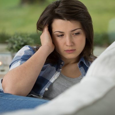 Teenage girl having headache