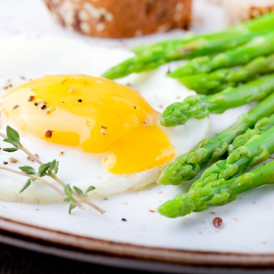 Green asparagus,fried egg and bread with butter.