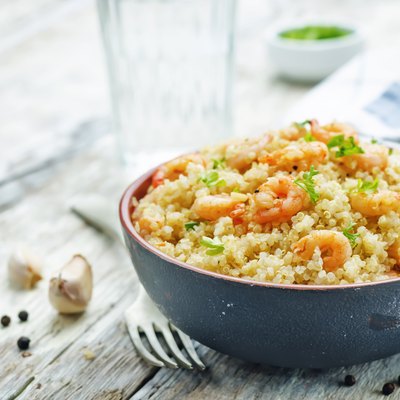 quinoa with shrimp and parsley