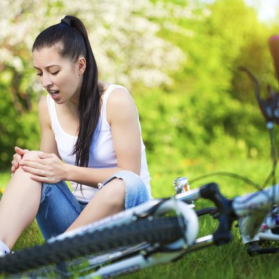 girl fell from the bike in a green park