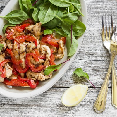 stir fry of chicken breast and pepper and fresh spinach