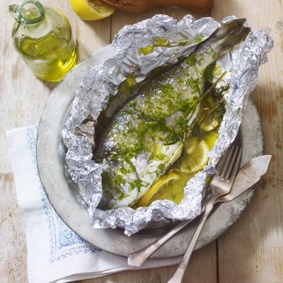 Psari fourni ladolemono, fish baked in foil with lemon, fennel and olive oil