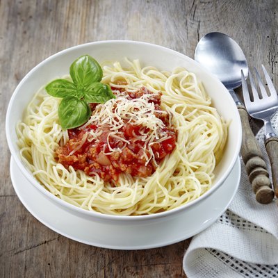 Spaghetti with minced meat and tomato sauce