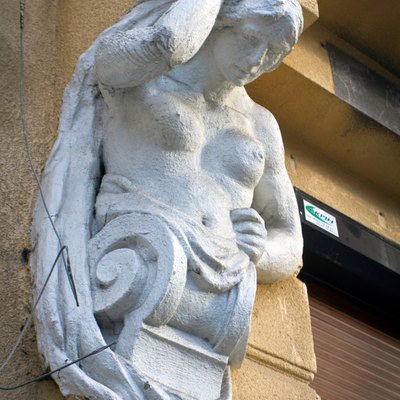 Urban Baroque sculptures on the walls