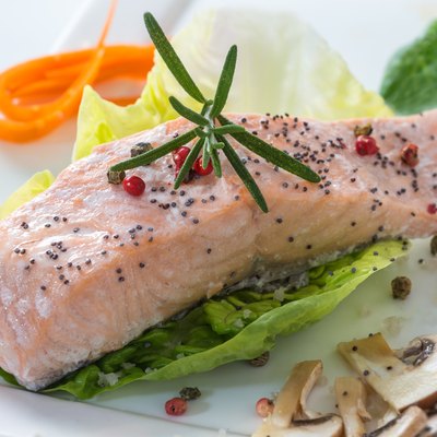 Steamed salmon with vegetables