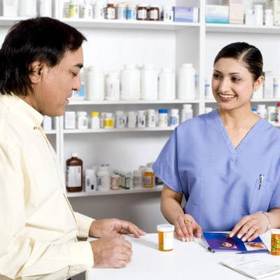 Nurse talking to patient about medicine