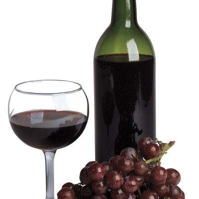 Wine , glass of wine , grapes