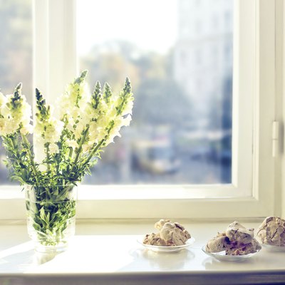 Flowers and cakes