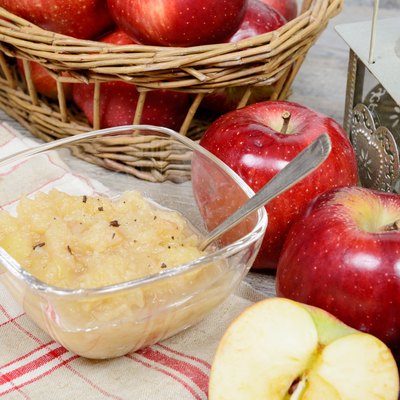 applesauce with some apples