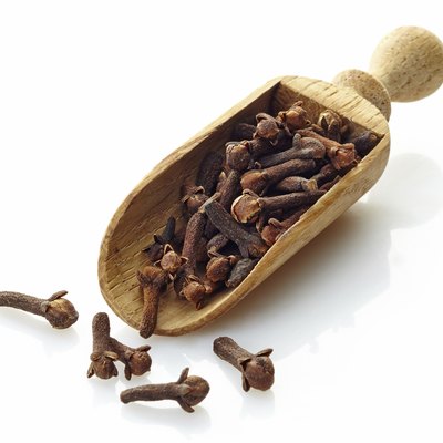 wooden scoop with cloves