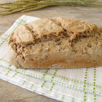 Homemade green spelt bread