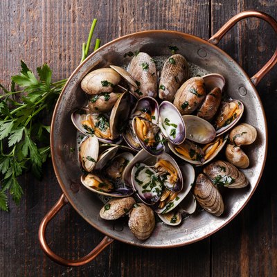 Shells vongole venus clams with parsley