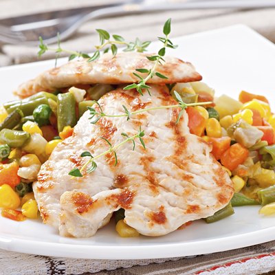 Grilled chicken breasts and vegetables