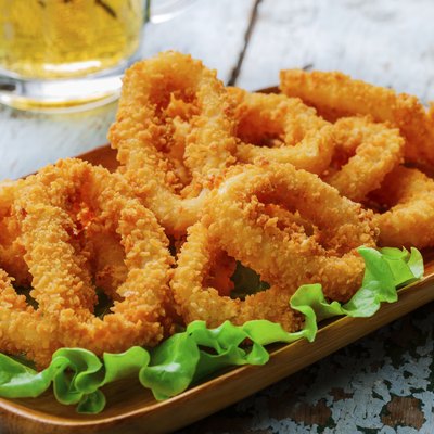 fried squid rings breaded with lemon