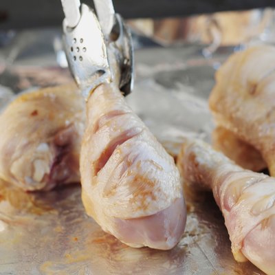 Broiling chicken drumsticks, close up