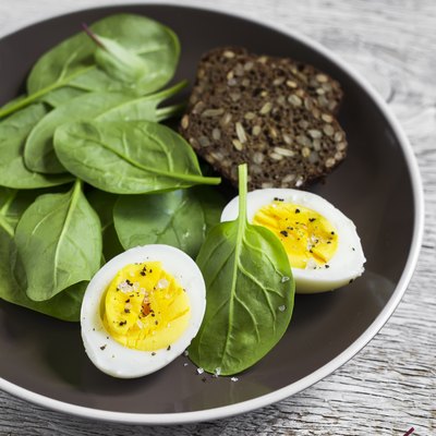 healthy snack - fresh spinach and egg