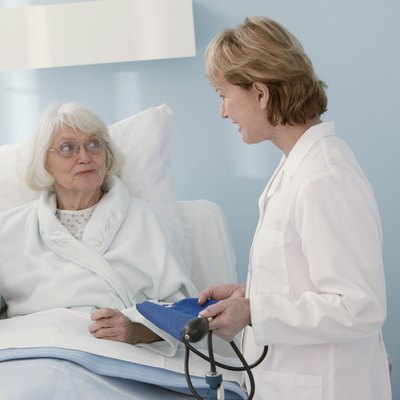 Doctor speaking patient in hospital