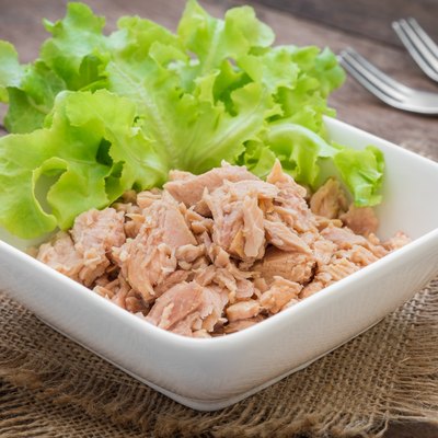 Canned tuna fish with vegetable in bowl