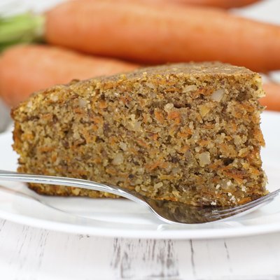 cake with carrots