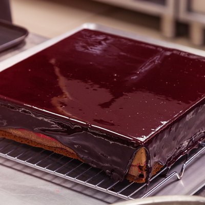 Glazed cake