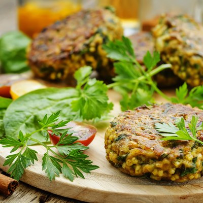 spicy vegan curry burgers with millet, chickpeas and herbs