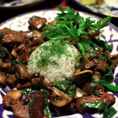 Roast veal with mushrooms