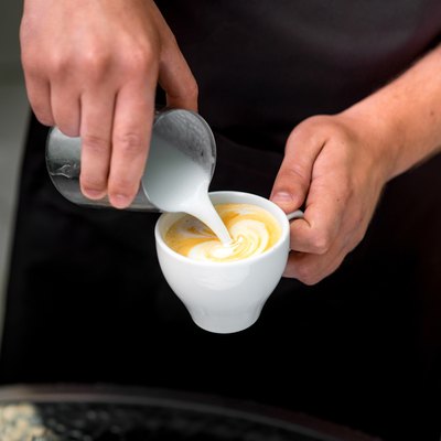 Making cappuccino with art shape