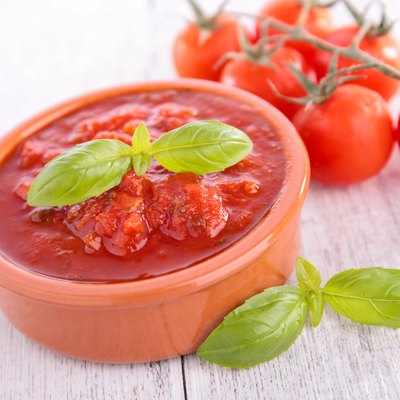 tomato sauce with basil