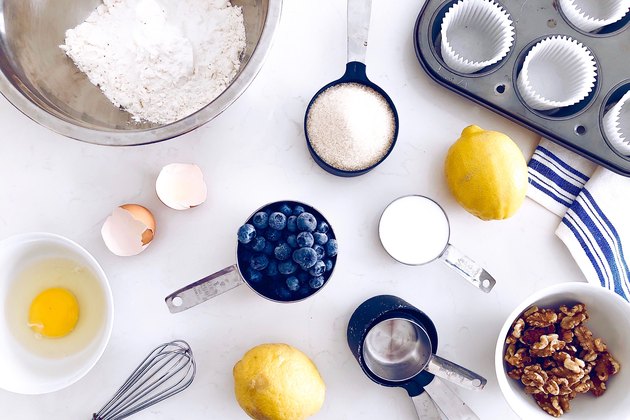 There are many substitutes for oil when baking a cake.