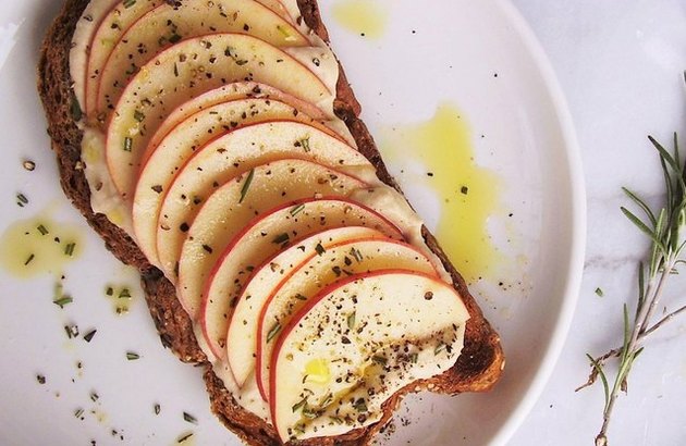 Sweet & Savory Apple-Hummus Toast Mediterranean breakfast recipe.
