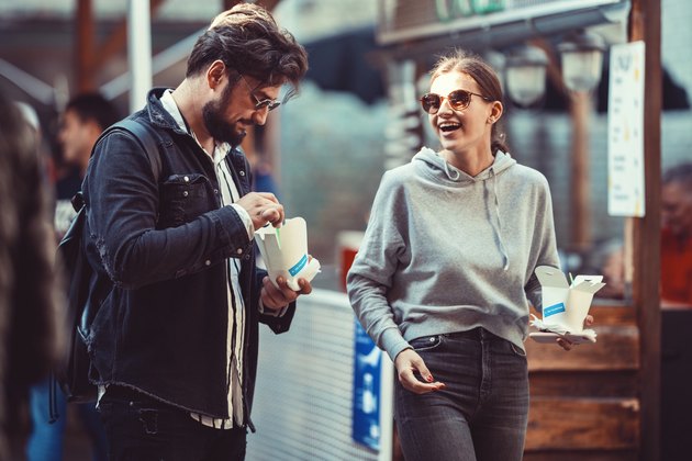 couple on a date using verbal communication