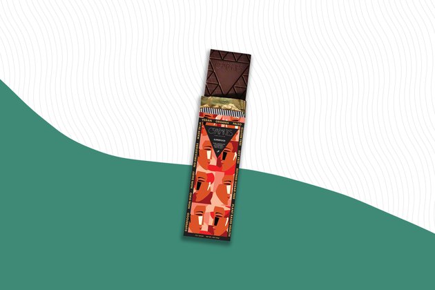 Compartes Superfood Vegan Organic Strawberry Acai Dark Chocolate Bar