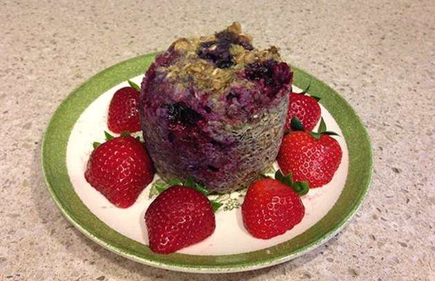 无面粉蓝莓和燕麦3分钟微波松饼低糖早餐松饼比一个鸡蛋更多的蛋白质“itemprop=