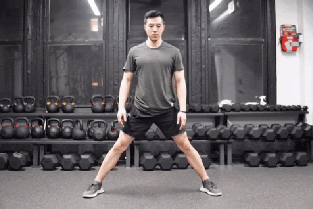Matt Cheng performing stationary alternating lateral lunge.