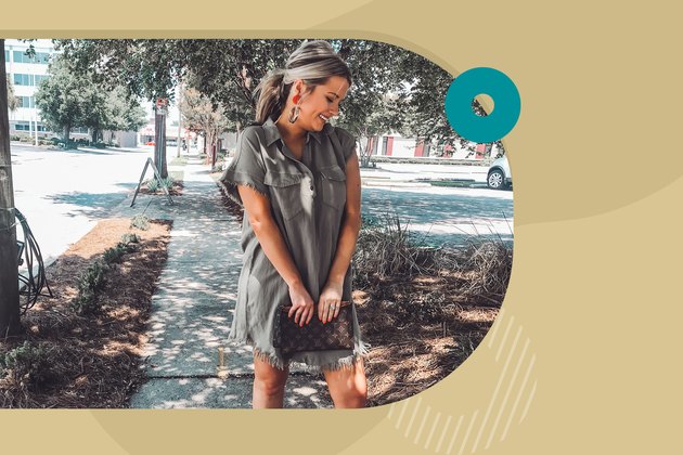 femme debout dans le parc