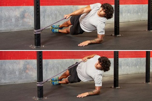 25. Side Plank and Cable Row