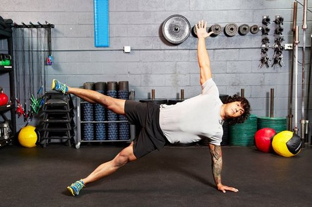 29. Single-Leg Straight-Arm Side Plank