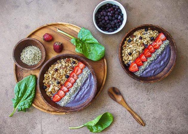 Low Carb Smoothie Bowl With Cauliflower and Greens recipe