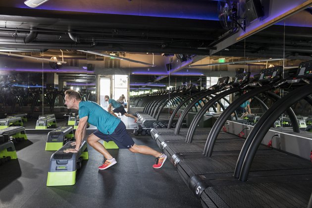 Pierre lunges at the gym