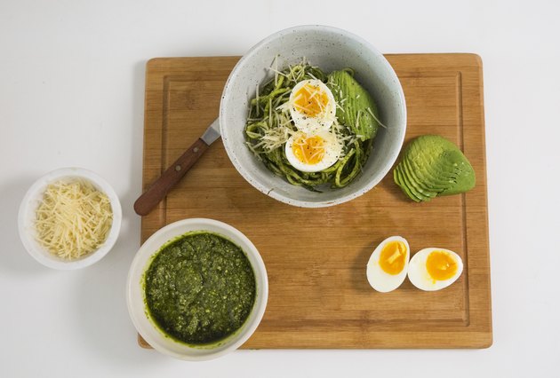 spiralized zucchini pesto pasta