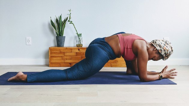 Move 4: Lizard Pose (Utthan Pristhasana)