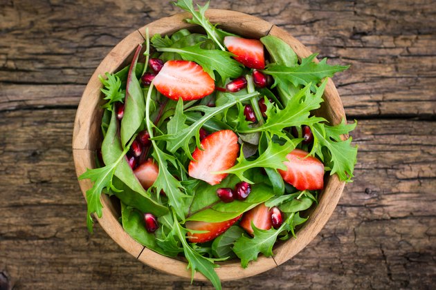Fresh salad with arugula and strawberries