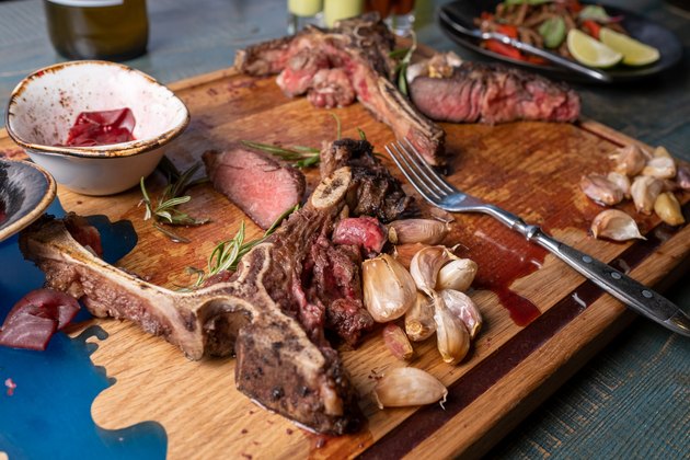 How to Cook T-Bone Steak on the Grill | Livestrong.com