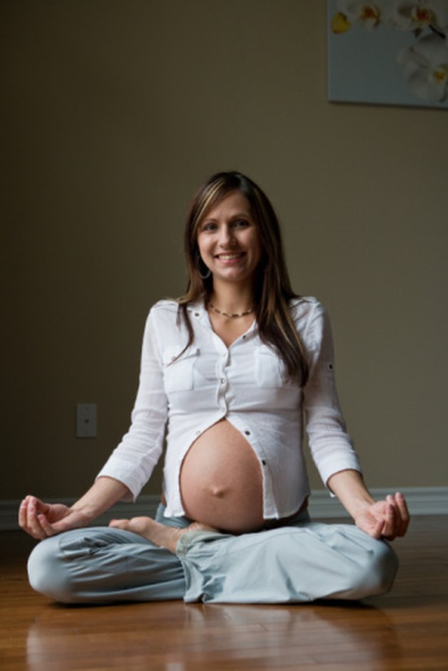 stretches-for-the-sciatic-nerve-in-pregnancy-livestrong