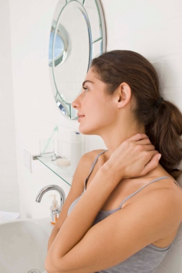 signs-symptoms-of-swollen-neck-glands-livestrong