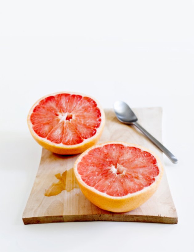 amount of carbs in grapefruit