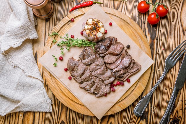 fried deer with berry sauce