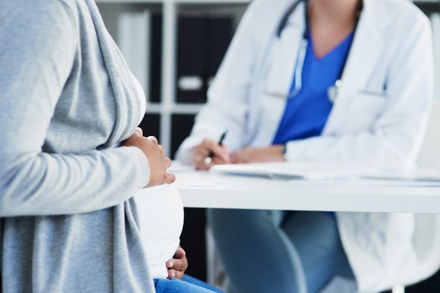Pregnant woman speaking with her doctor about blood sugar during pregnancy