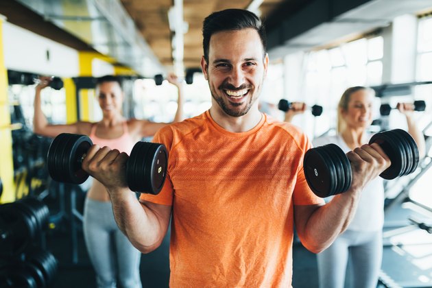 Man doing an upper body superset workout